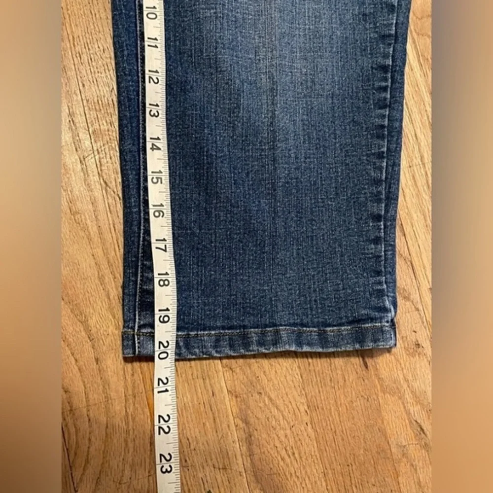 Liz Claiborne Classic Fit Crop Capris Blue Denim Jeans Cropped Stretchy Sz 14w - Picture 3 of 9